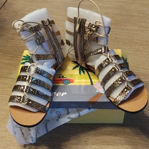 NWT Woman's sandals - Picture 3 of 3